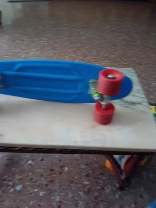 Monopatín azul para niños