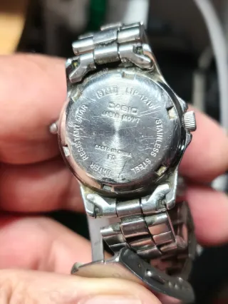 Reloj Casio Mujer Plata y Blanco