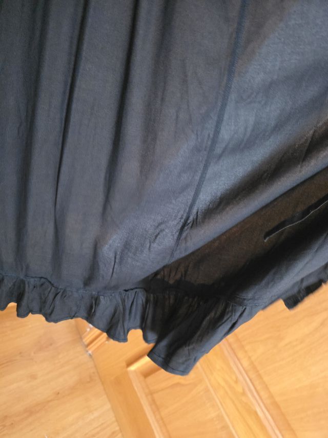 Vestido negro largo con volantes