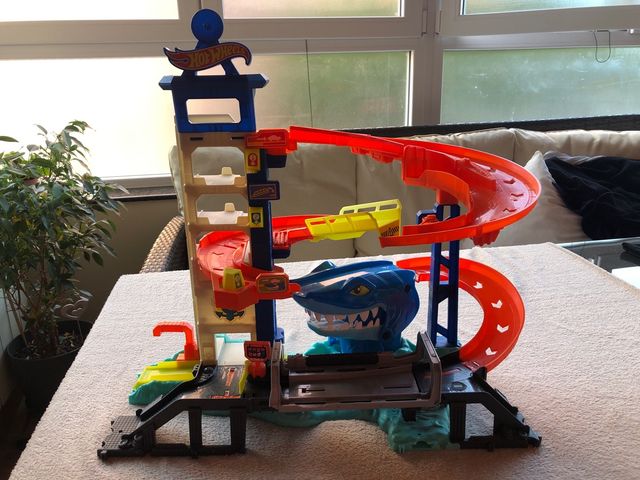 Circuito Hot Wheels City Ataque Tiburón