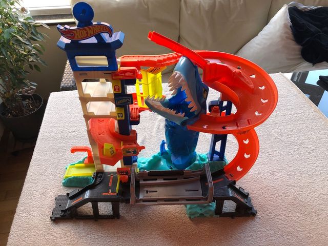 Circuito Hot Wheels City Ataque Tiburón