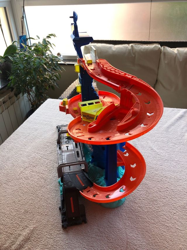 Circuito Hot Wheels City Ataque Tiburón