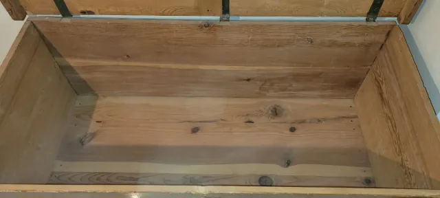 Arca antigua de madera