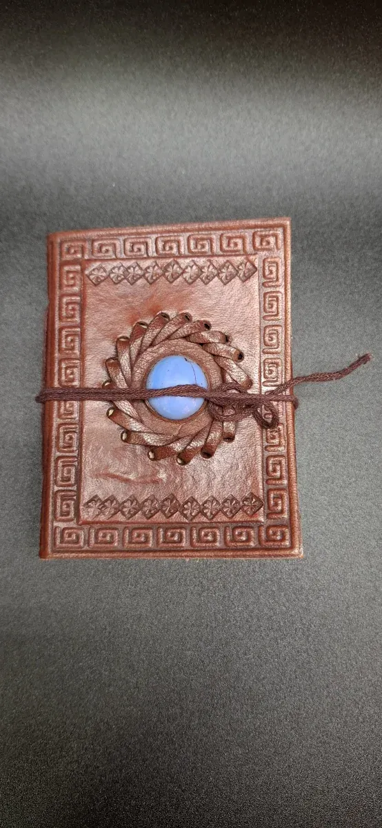 Cuaderno artesanal con piedra azul
