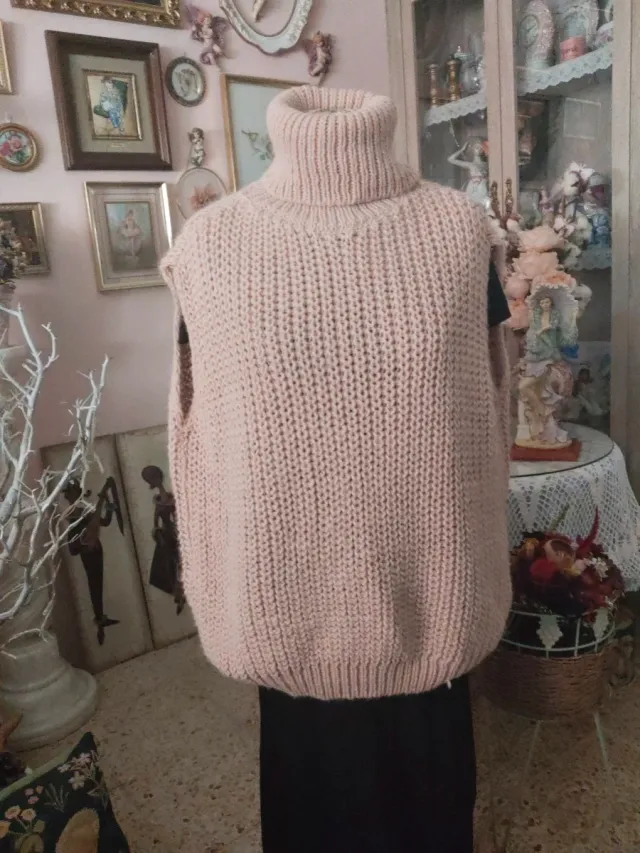 Chaleco punto cuello alto rosa claro