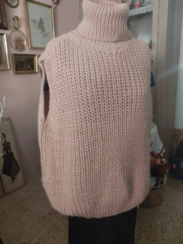 Chaleco punto cuello alto rosa claro