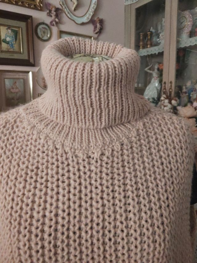 Chaleco punto cuello alto rosa claro