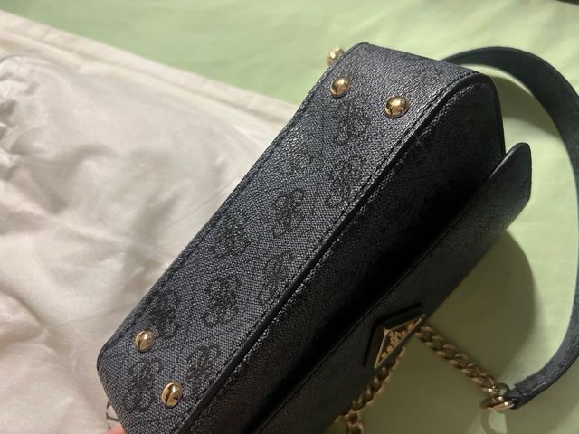 Bolso Guess Negro con Logo