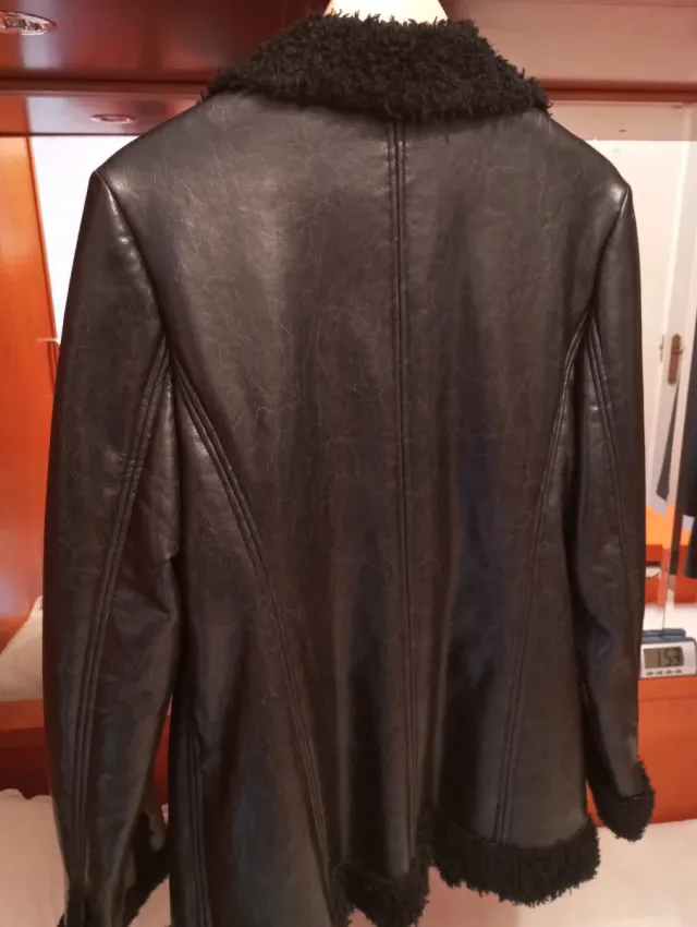 Abrigo piel y borreguito negro