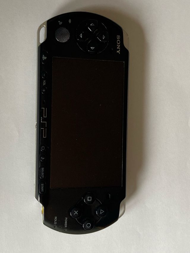 CONSOLE PSP 3004 NERA + 6 GIOCHI