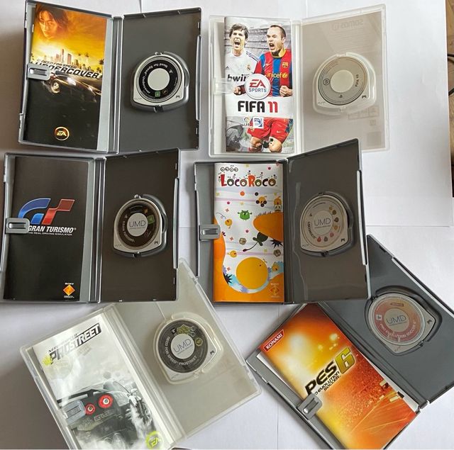 CONSOLE PSP 3004 NERA + 6 GIOCHI