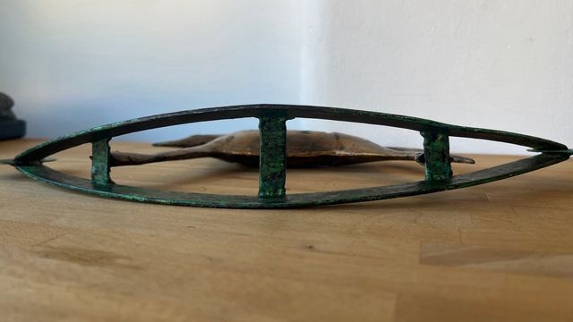 Cavallo a dondolo decorativo in metallo