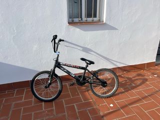 Bicicleta BMX negra