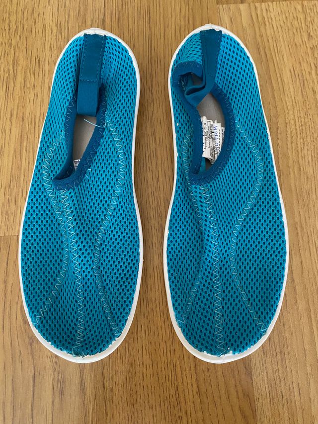 Escarpines azules para agua talla 34-35