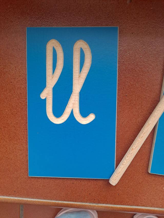 Alfabeto in legno con matita e regalo, antico