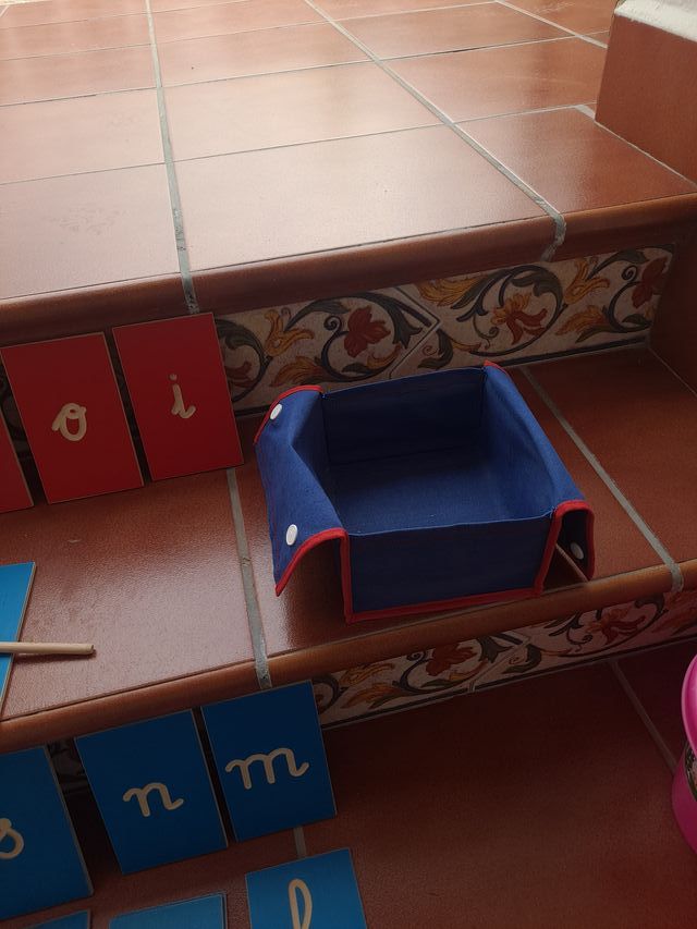 Alfabeto in legno con matita e regalo, antico