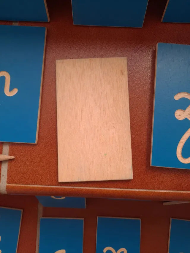 Alfabeto in legno con matita e regalo, antico