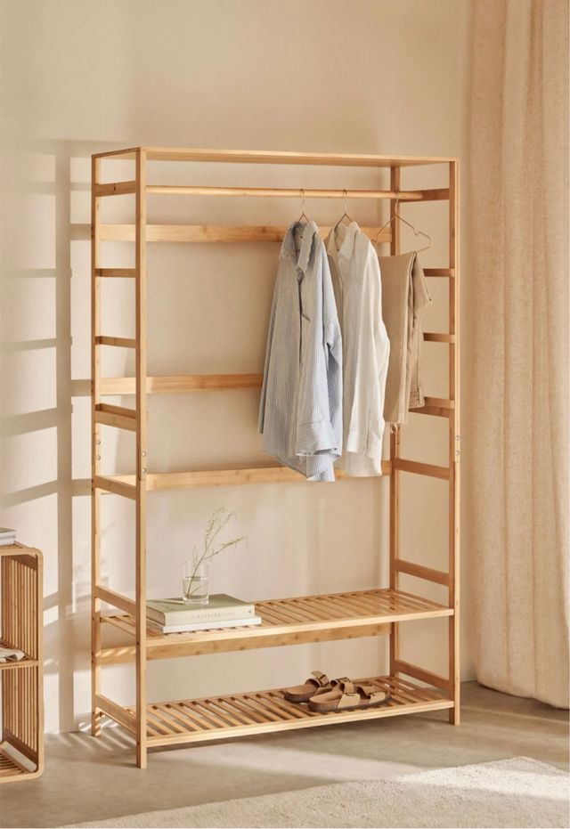Guardaroba aperto in bambù SKLUM