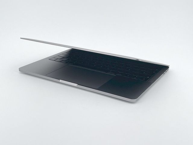 MacBook Pro 13" (2018) Intel Core i5 2.3GHz 4 núcleos - SSD 512Gb - 8GB RAM - Gris Espacial