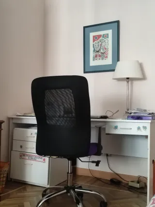 Mesa de estudio blanca