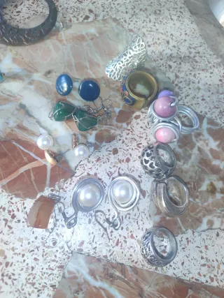 Lote de anillos y pendientes