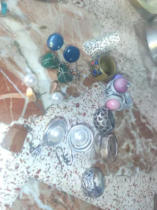 Lote de anillos y pendientes
