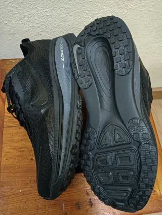 Zapatillas Nike Vomero 18 Talla 43 Negras