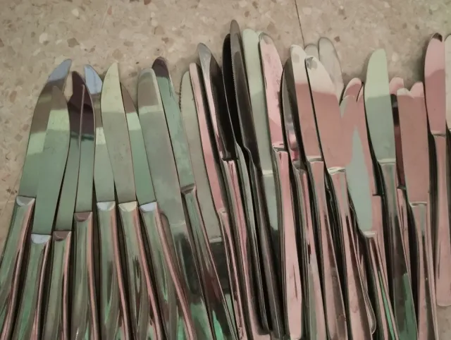 Set de 36 Cuchillos de Metal