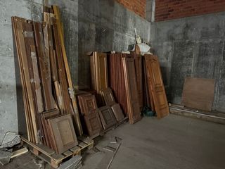 Puertas y molduras de madera