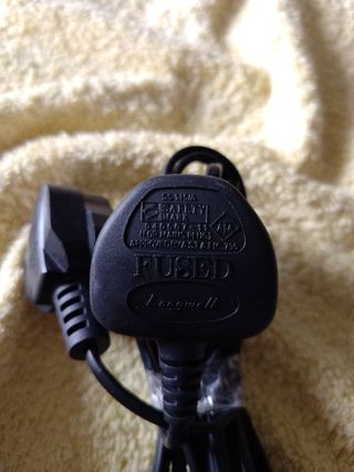 Cable alimentación 3 clavijas doble. Sin estrenar