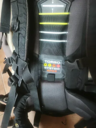 Mochila Montaña Grande Beige/Gris marca lowe alpin