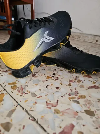 Zapatilla TENTH SONIC Negra y Amarilla