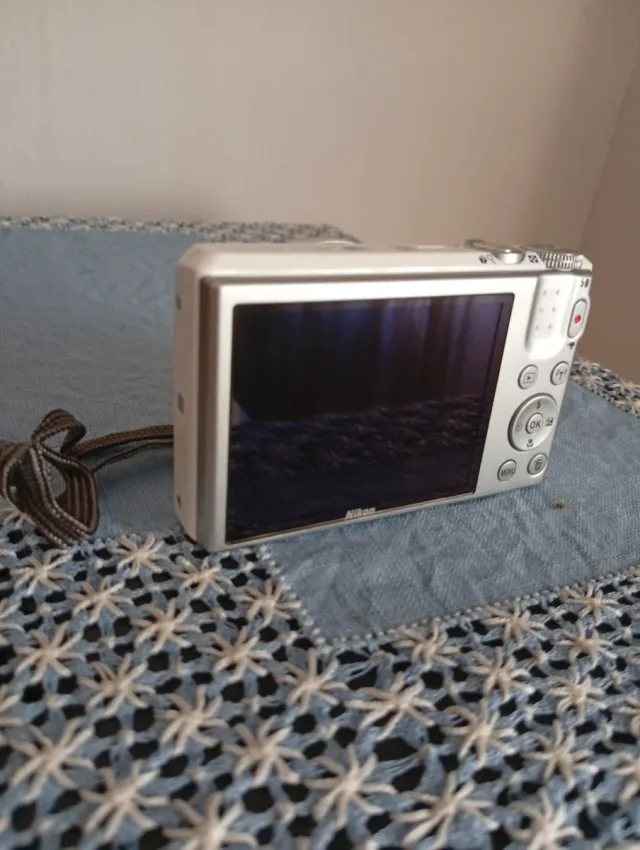 Cámara Nikon Coolpix S7000 16MP Zoom 20x