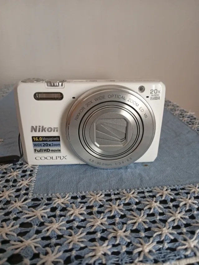 Cámara Nikon Coolpix S7000 16MP Zoom 20x