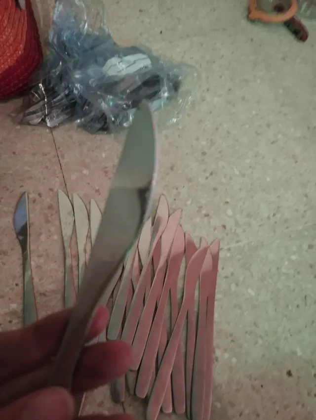 Cuchillos de metal con sierra