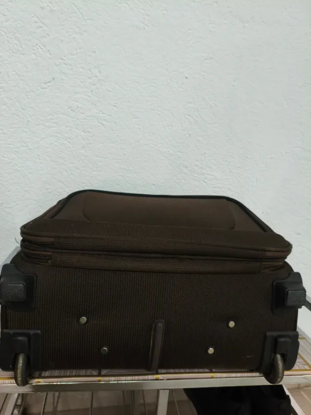 Maleta Marrón con Ruedas