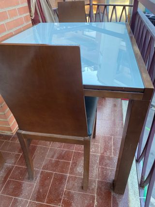 Mesa de comedor de cristal y madera