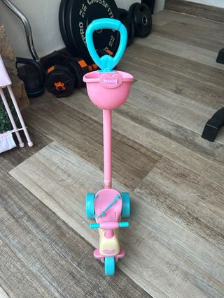 Triciclo muñeca Nenuco con empujador