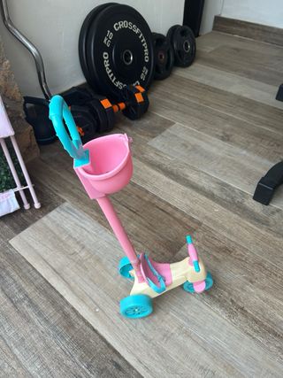 Triciclo muñeca Nenuco con empujador