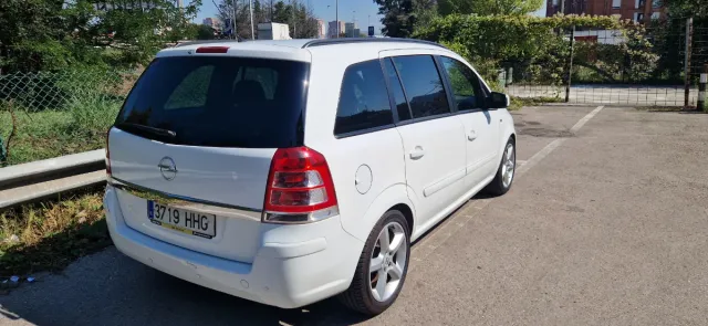 Opel Zafira - 2011