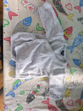Casaco de malha cinza para bebé