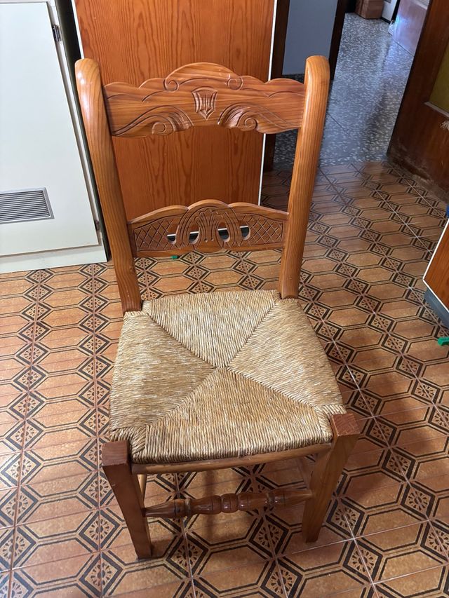 4 Sillas Pino y Enea Cocina. tengo una mesa a jueg