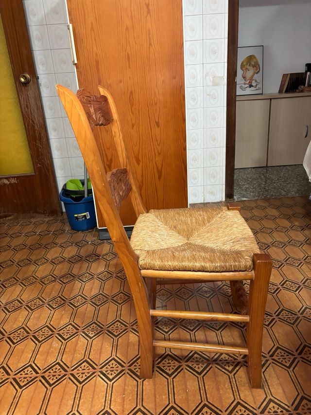 4 Sillas Pino y Enea Cocina. tengo una mesa a jueg