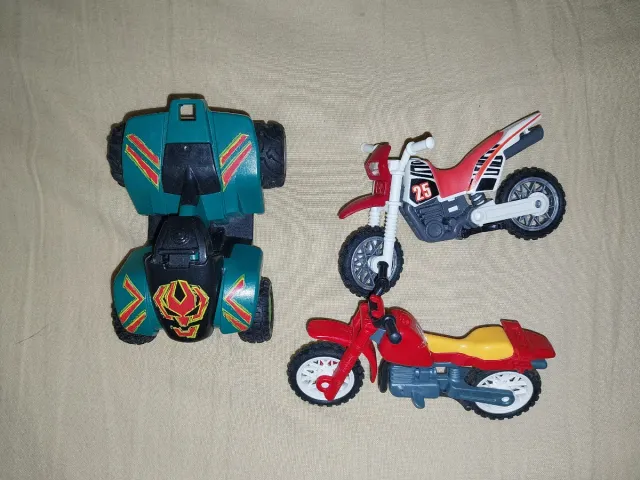 Lote Vehículo y Motos Juguete