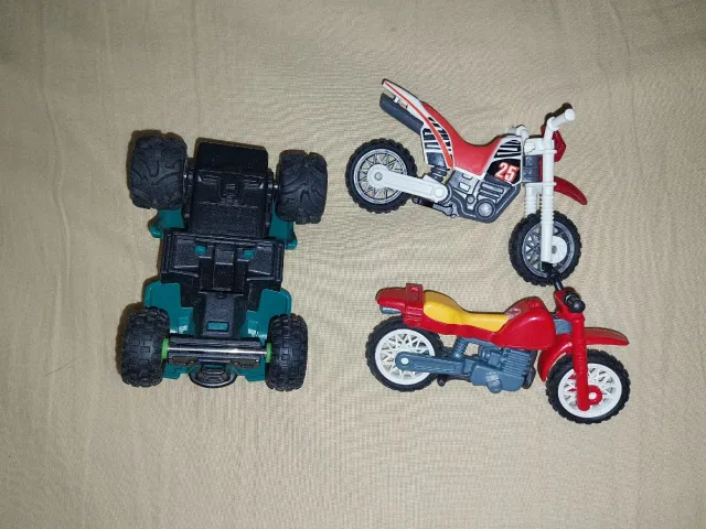 Lote Vehículo y Motos Juguete