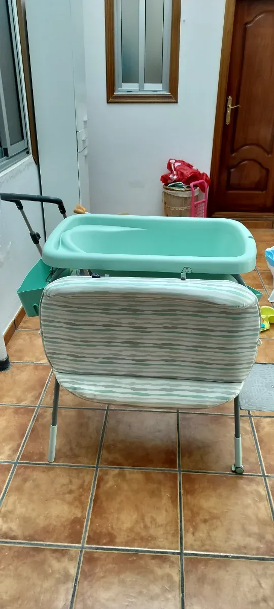Cambiador y bañera para bebé