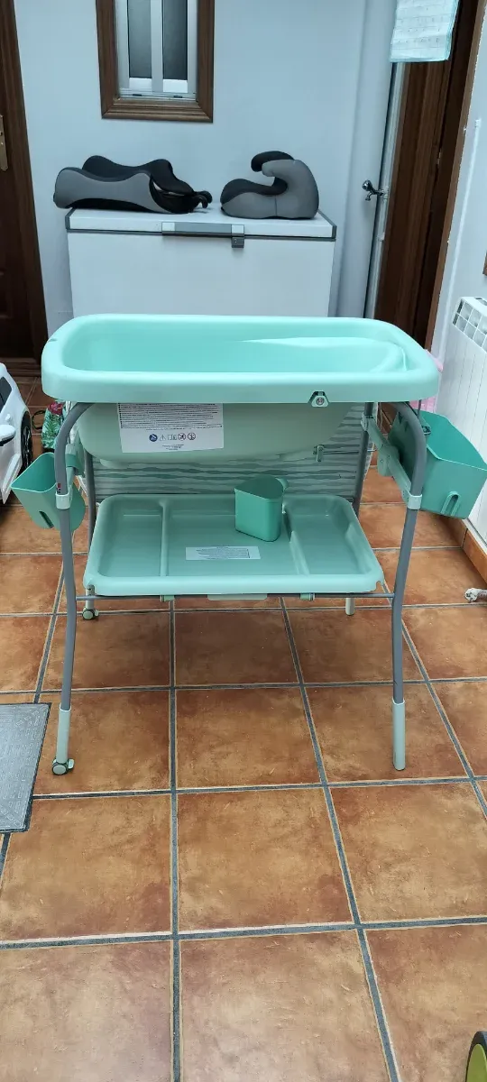 Cambiador y bañera para bebé