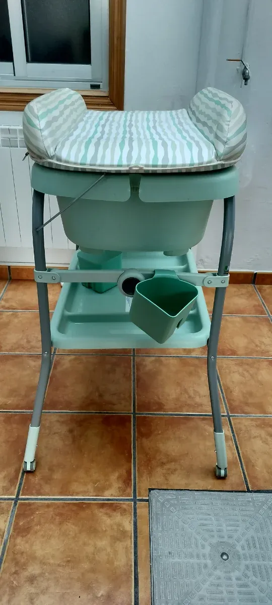 Cambiador y bañera para bebé