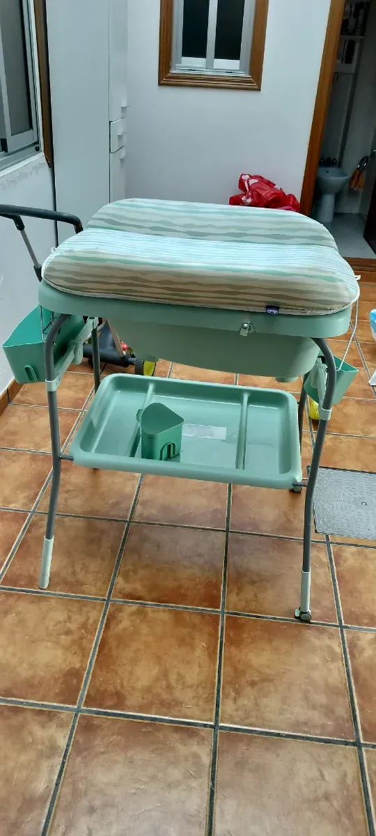 Cambiador y bañera para bebé