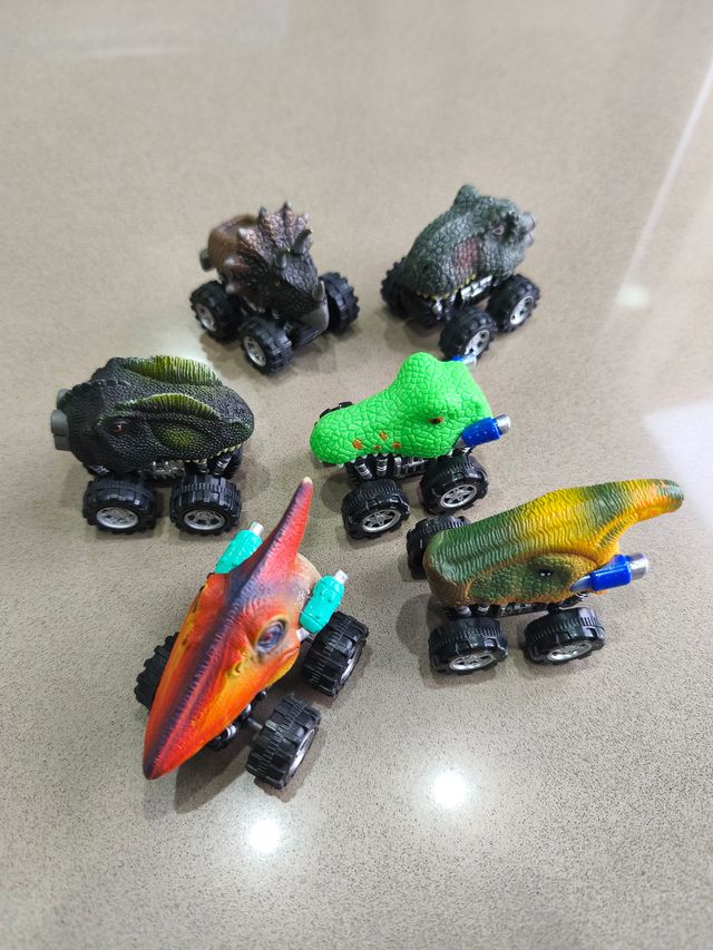 Coches dinosaurio 6 unidades